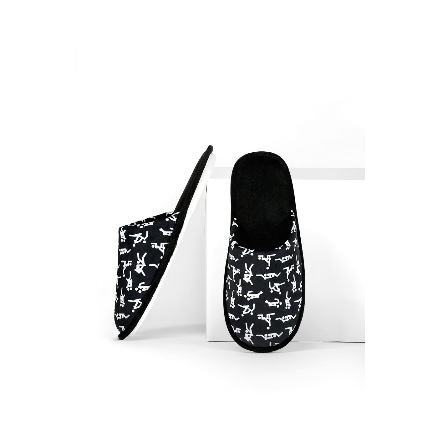 Papuci de casă negri cu model alb amuzanti pentr adulti