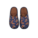 Papuci de casă călduroși cu model de turtă dulce, albastru cu imprimeu de Crăciun – papuci comozi StoryBox pentru iarnă